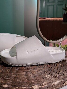 White Nike Calm Slides, size M7, W8